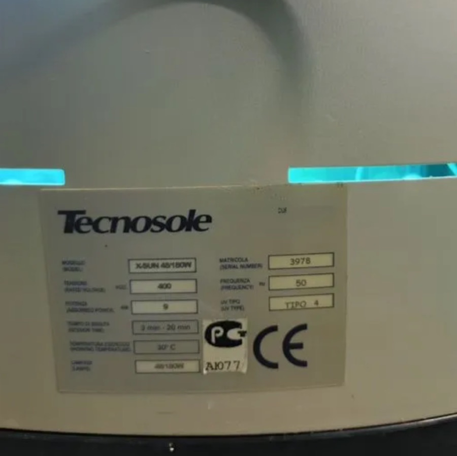 Технический шильдик солярия X-SUN 48/180W: 400 В, 9 кВт, UV тип 4